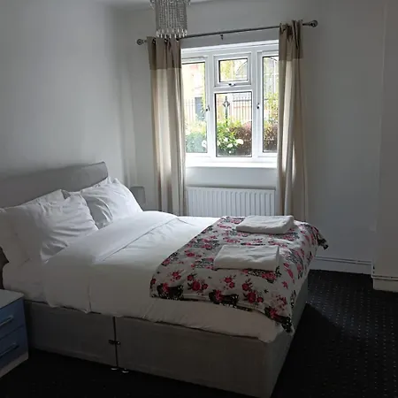 The London Apartment Exterior photo